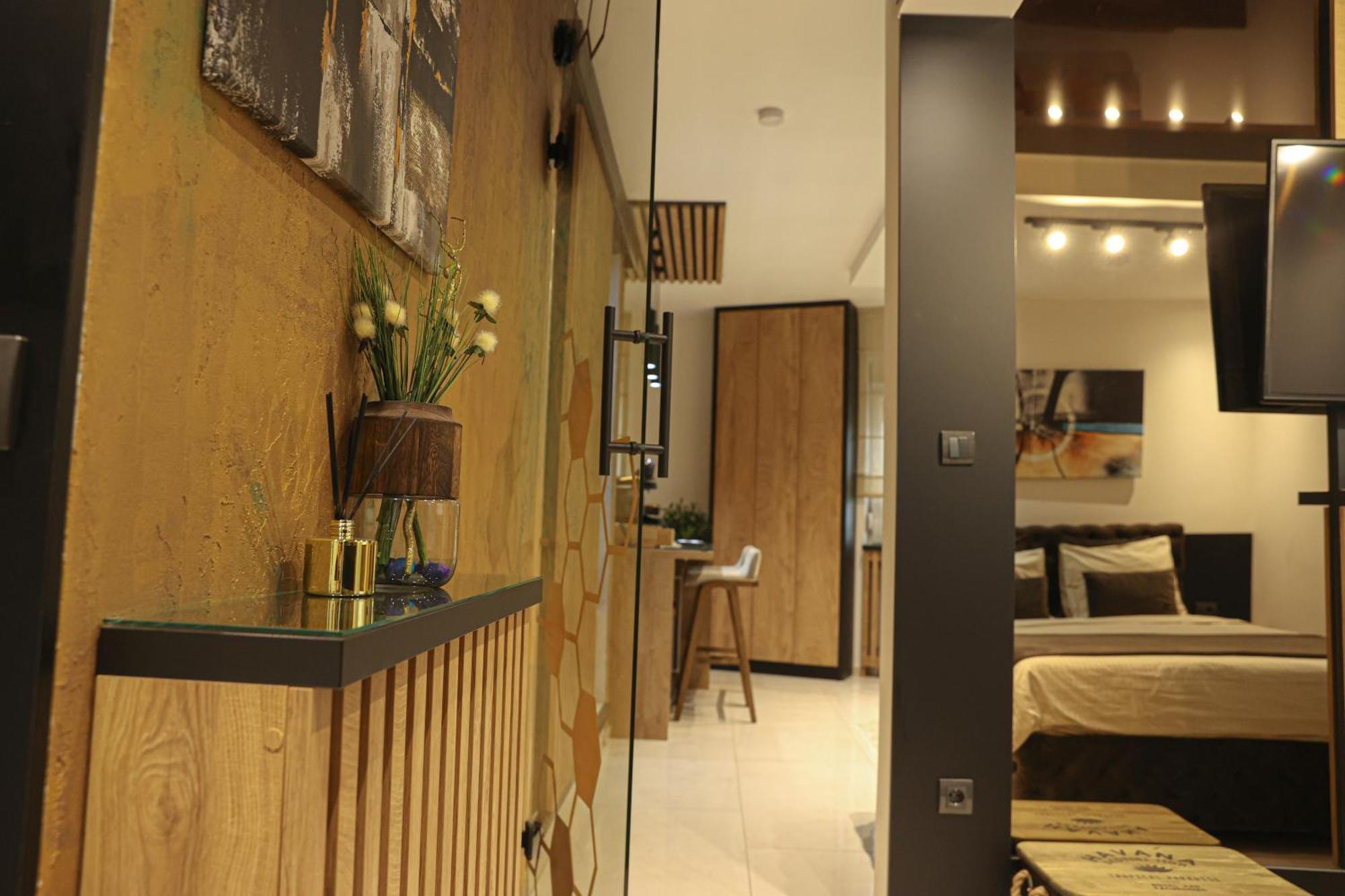 Design Apartment Platinium Spa Lux 5 Star "Havana" Completely Private Wellness & Spa Free Included Sauna & Jacuzzi & Salt Wall & Fire Place & 3D Ceilings & Business Wifi & Netflix & Keyless Code Entry & Full Smart App & Secure 2 Parking Place Ćuprija المظهر الخارجي الصورة