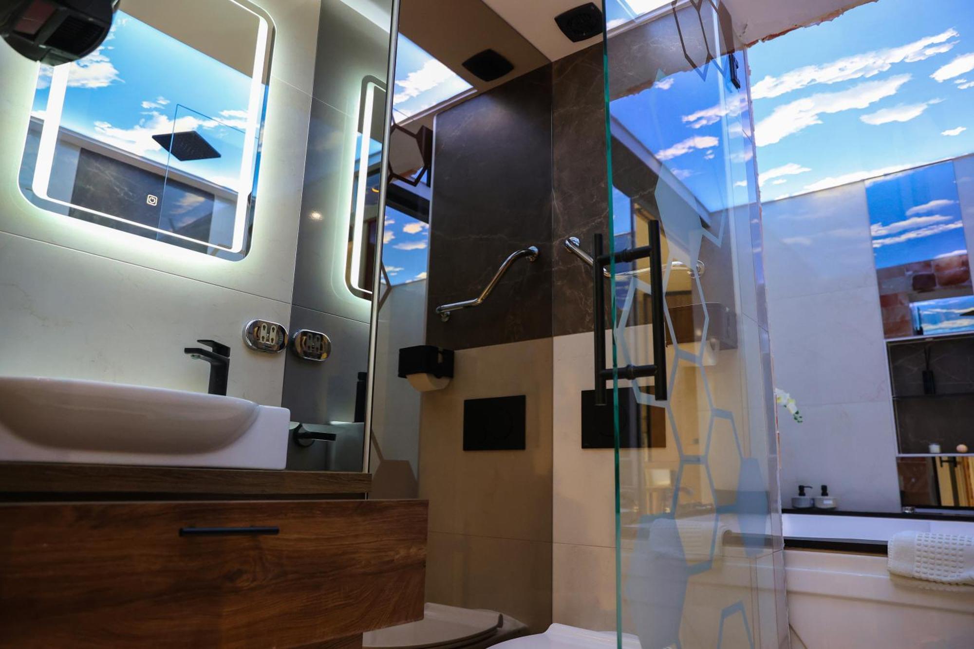Design Apartment Platinium Spa Lux 5 Star "Havana" Completely Private Wellness & Spa Free Included Sauna & Jacuzzi & Salt Wall & Fire Place & 3D Ceilings & Business Wifi & Netflix & Keyless Code Entry & Full Smart App & Secure 2 Parking Place Ćuprija المظهر الخارجي الصورة